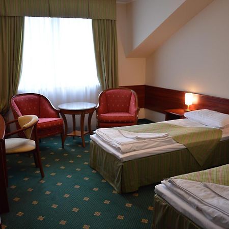 Hotel Batory Tluszcz Luaran gambar