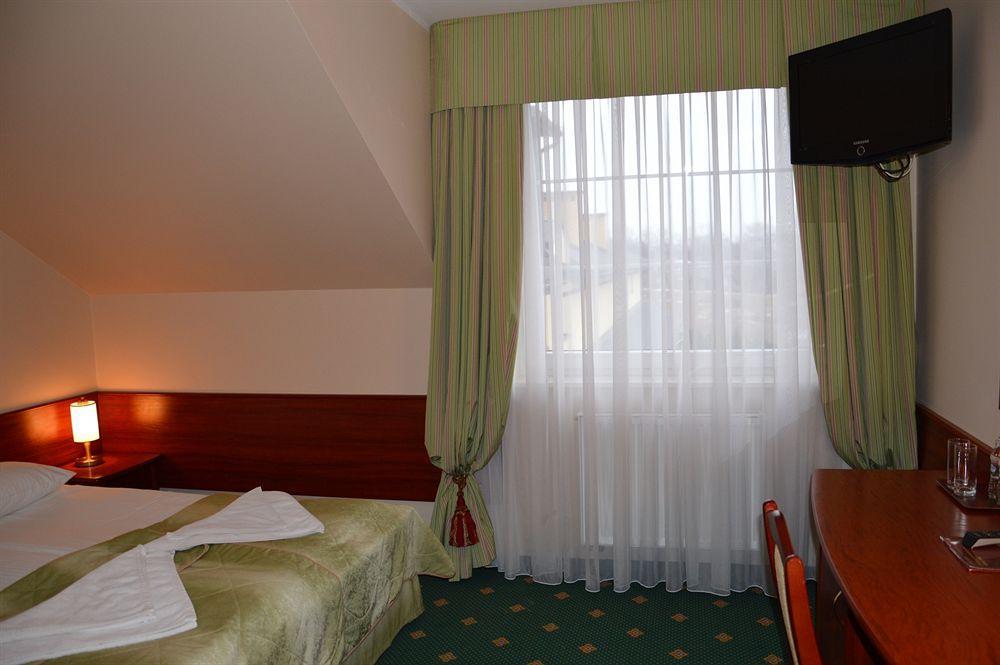 Hotel Batory Tluszcz Luaran gambar