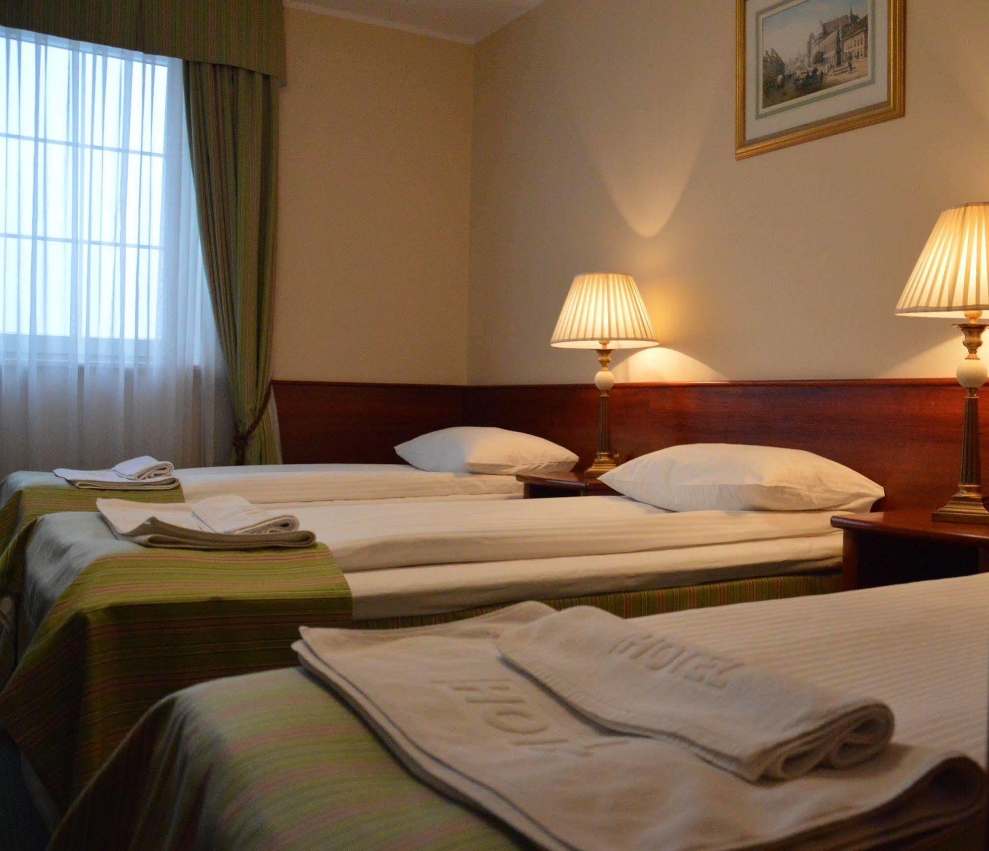 Hotel Batory Tluszcz Luaran gambar