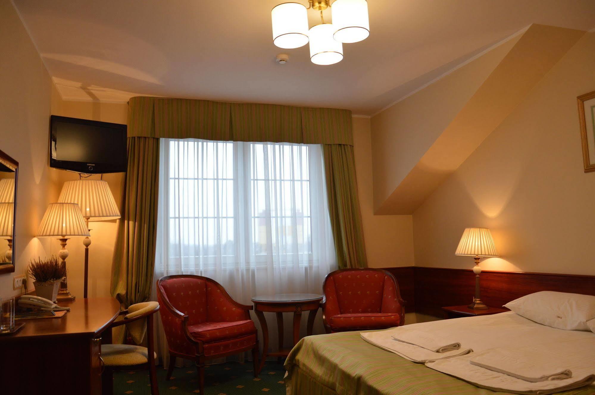 Hotel Batory Tluszcz Luaran gambar