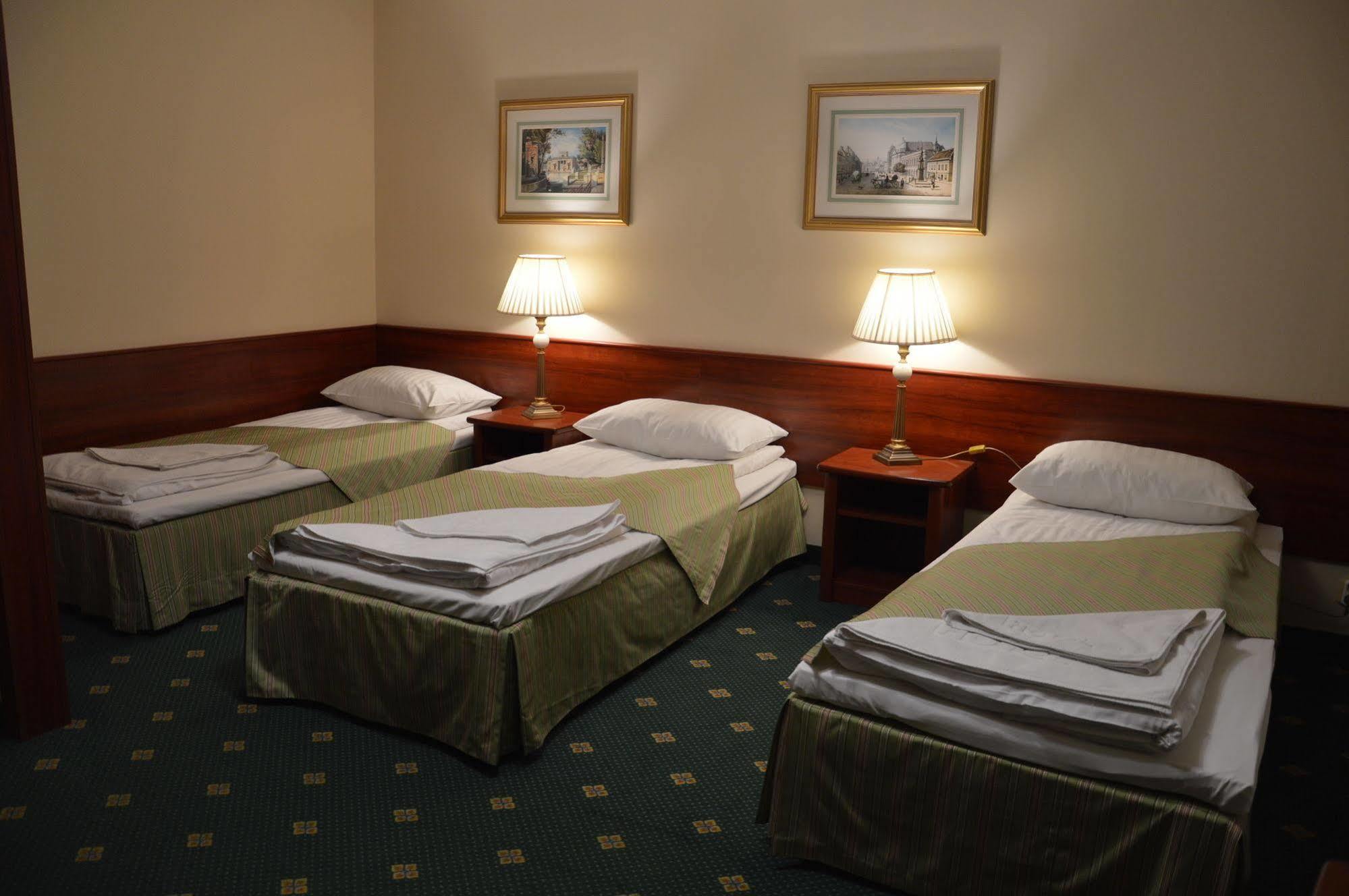 Hotel Batory Tluszcz Luaran gambar