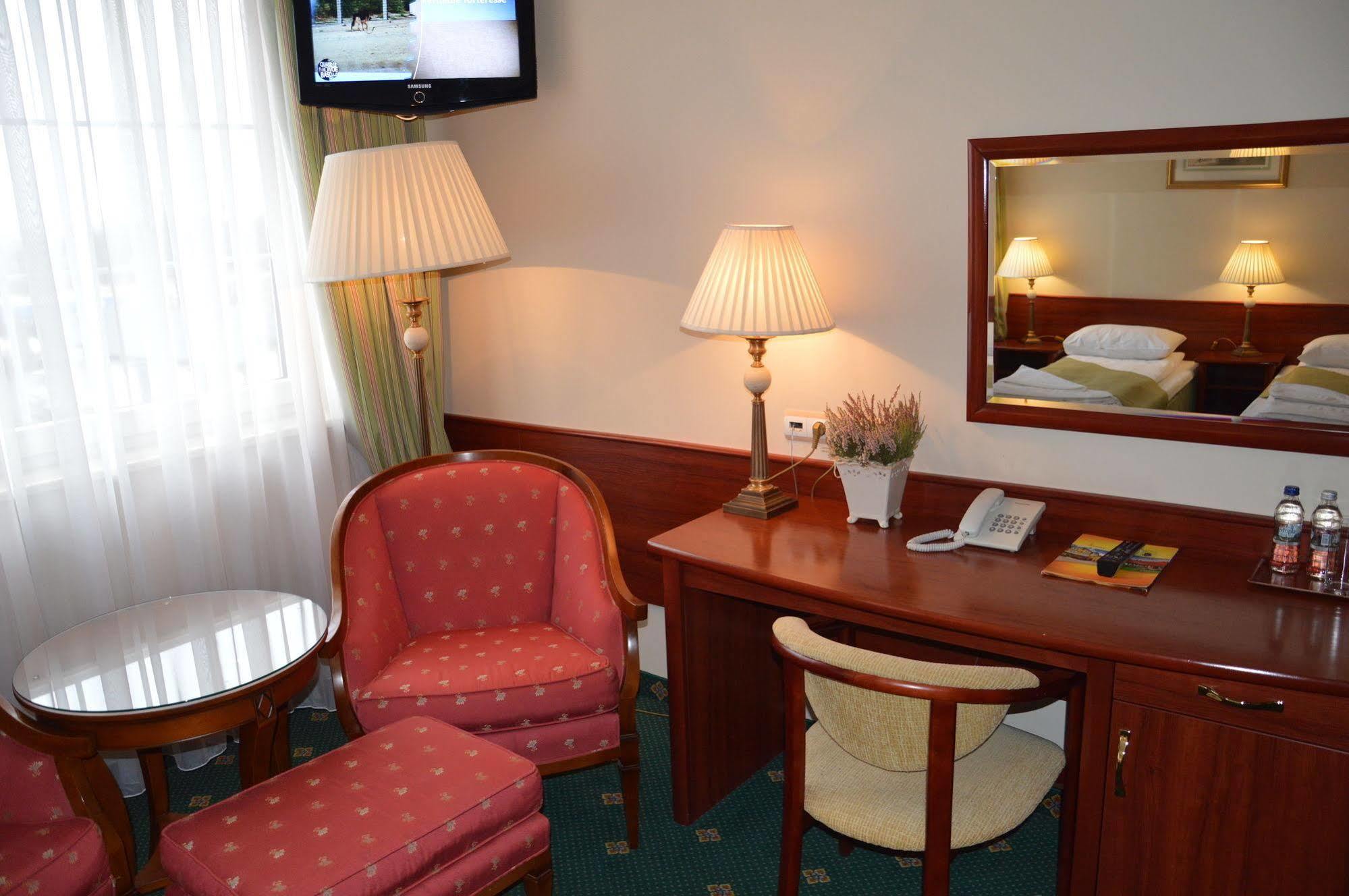 Hotel Batory Tluszcz Luaran gambar