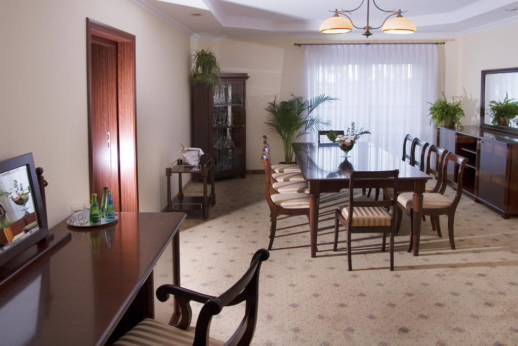 Hotel Batory Tluszcz Luaran gambar